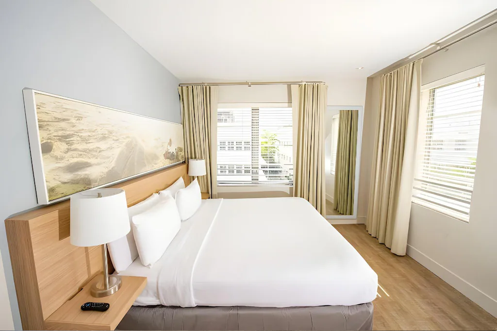 Café del Mar Phuket_ Suites & Penthouse Room – Adults Only