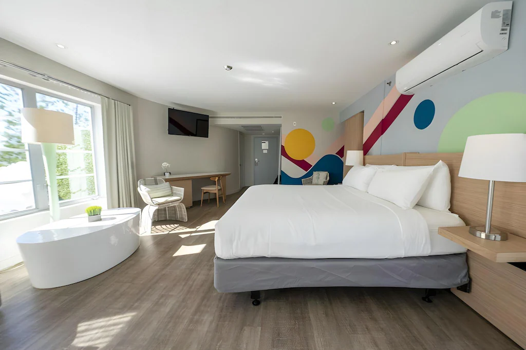 Café del Mar Phuket_ Suites & Penthouse – Adults Only