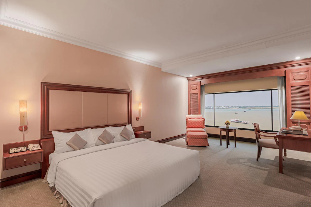 Hotel Cambodiana Room